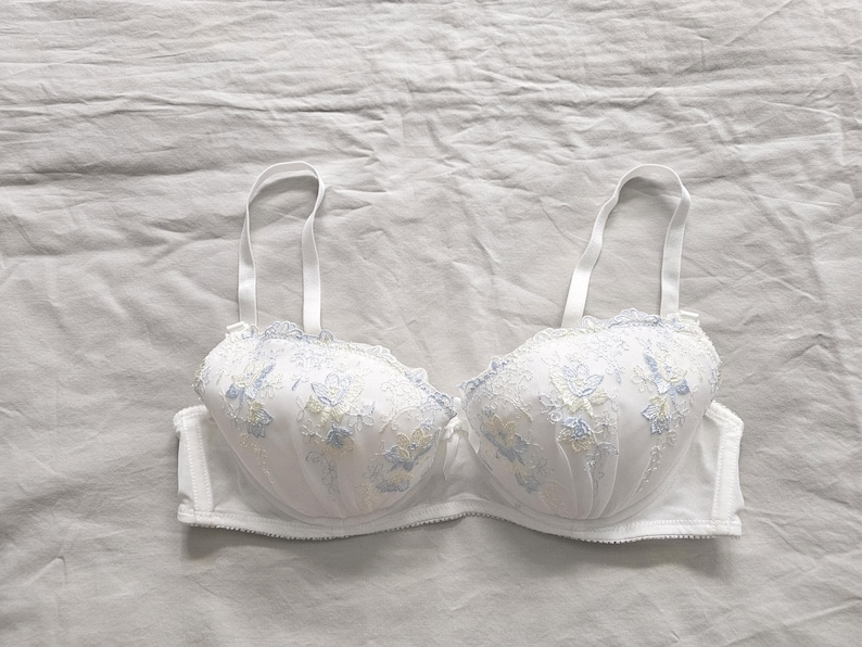 Vintage New/Old Stock Bra from Japan (size 12B Aus & 34B UK/US, Japan D75) image 1