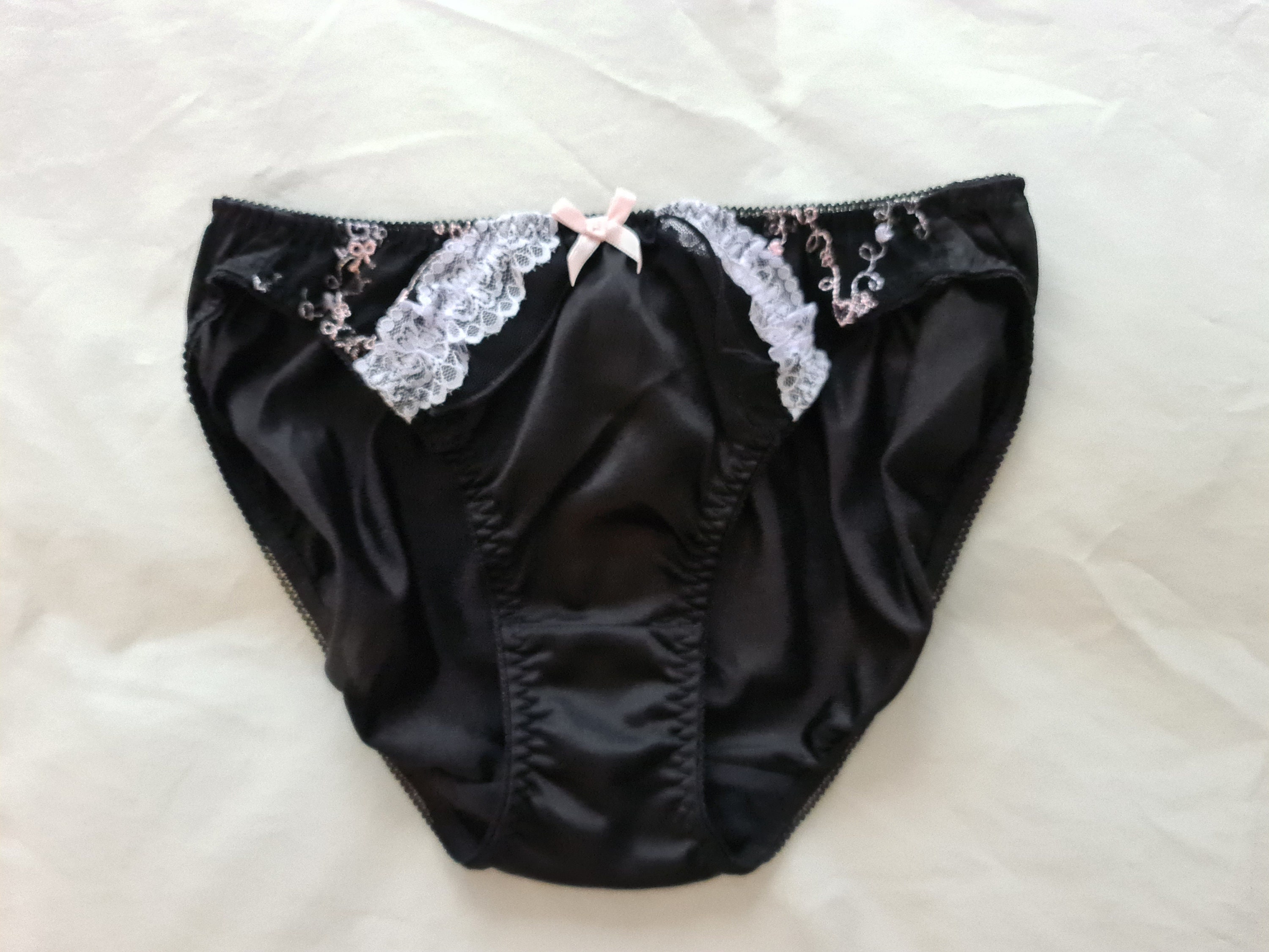 Silky Bikini Panties by Triumph Lingerie size 12 Aus/uk & /US -  Hong  Kong