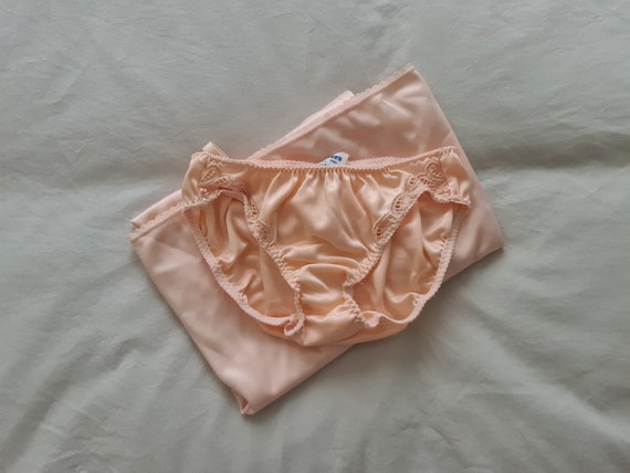 Vintage Bra From Japan size 12B Aus & 34B UK/US, D75 Japan -  UK