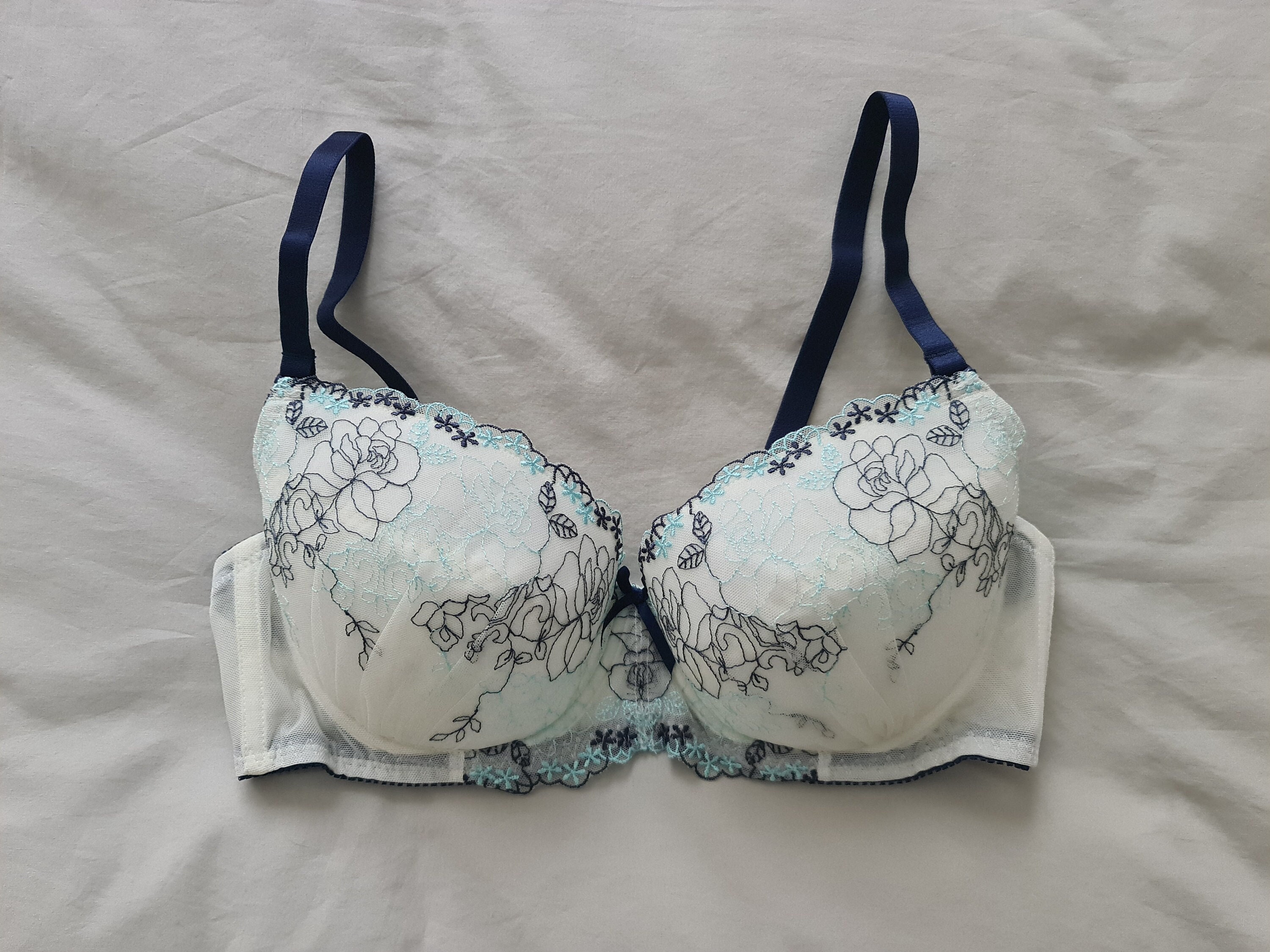 La Senza SO FREE Full Coverage 32DDD on tag Sister Size: 34DD Lightly lined  Balconnet cups