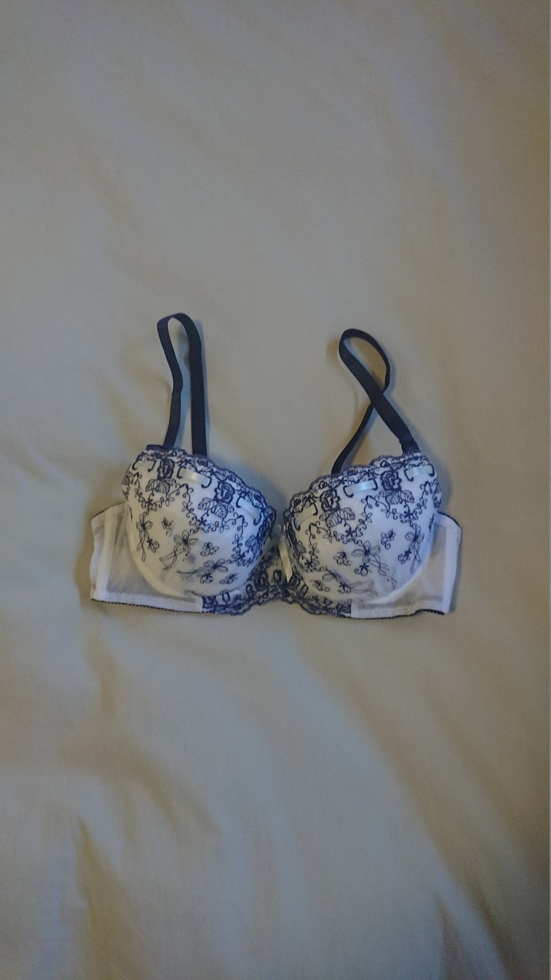 size 12C Aus and 34C USUK, E75 Japan Vintage Bra from Japan