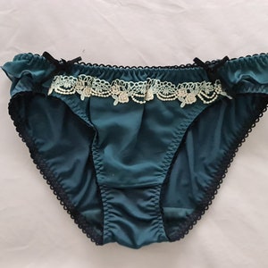 Sexy Ruffled Lace Layered Ruffled Panties For Women And Men Mini Skirted  Briefs With Cross Dressing Costumes And Thong Design From Xiguanchu, $28.03
