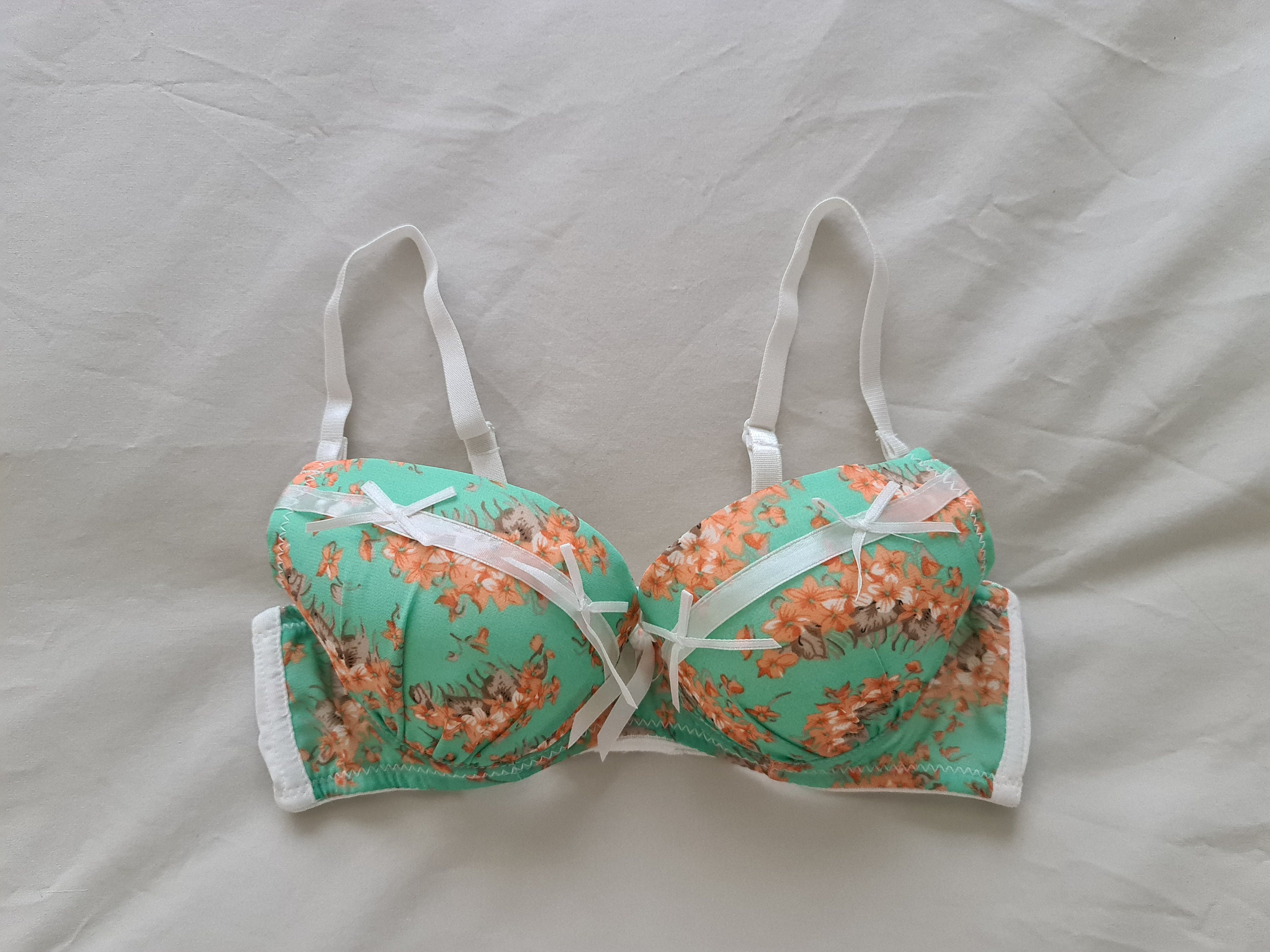 Vintage Bra From Japan size 10B Aus & 32B/UK/US, D70 Japan 