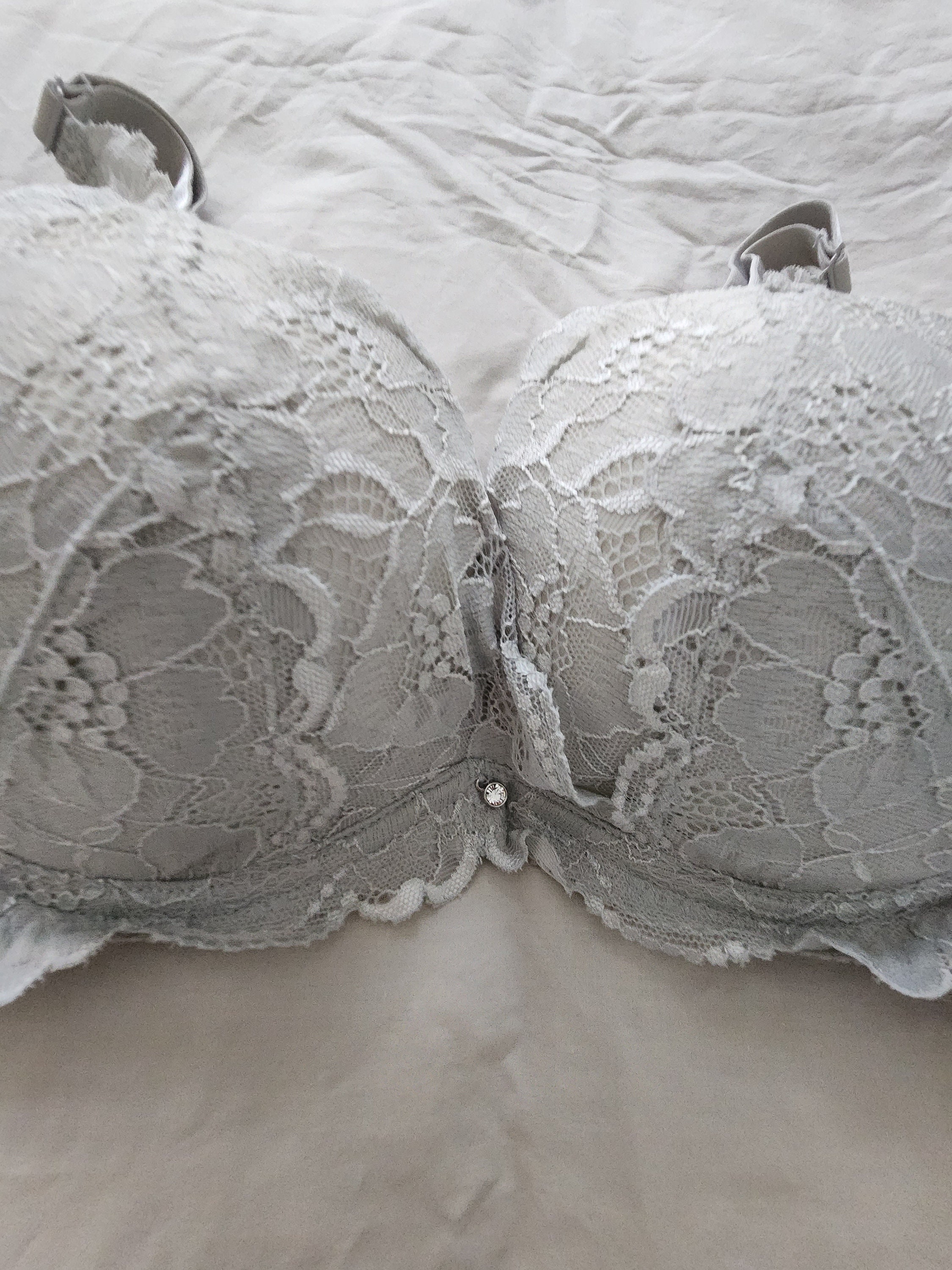 Vintage Bra From Japan size 12D Aus & 34D UK/US, Japan F75 