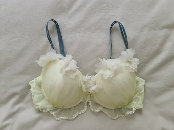 Vintage Bra From Japan size 12D Aus & 34D UK/US, Japan F75 