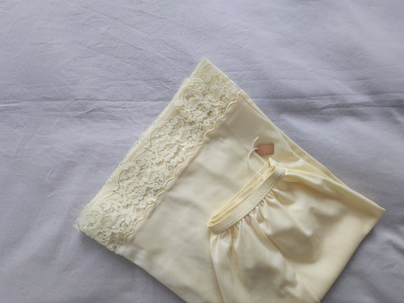 NWT Half Slip Petticoat by Movie Star Lingerie (s… - image 1