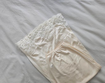 Half Slip Petticoat by Warner's Lingerie (size 10 Aus/UK & 5/US)