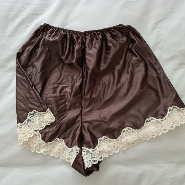 Silky French Knickers from the 1970's (size 16 Aus/UK & 8/US)