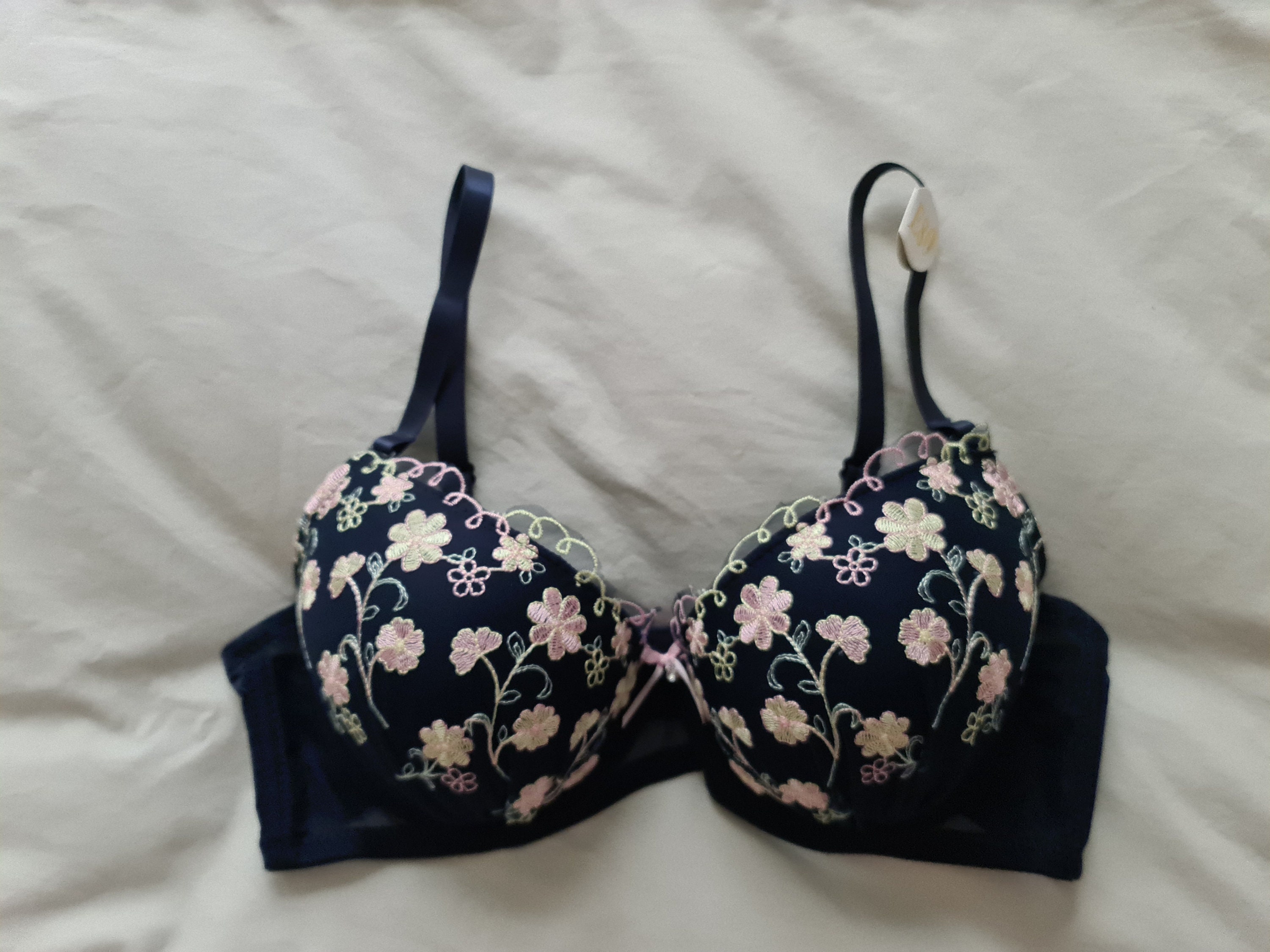 Vintage Bra from Japan (size 14C Aus & 36C UK/US, Japan E80