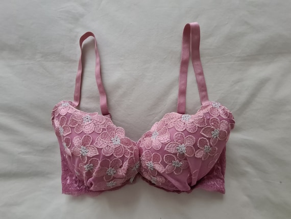 Vintage Bra From Japan size 12D Aus & 34D UK/US, Japan F75 