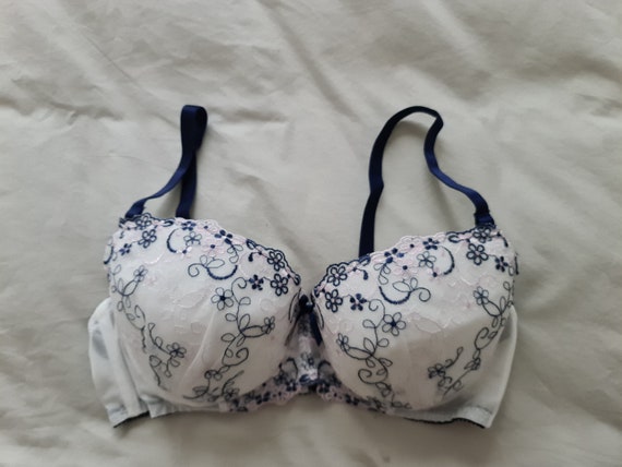 Vintage Bra From Japan size 14D Aus & 36D UK/US, Japan F80 