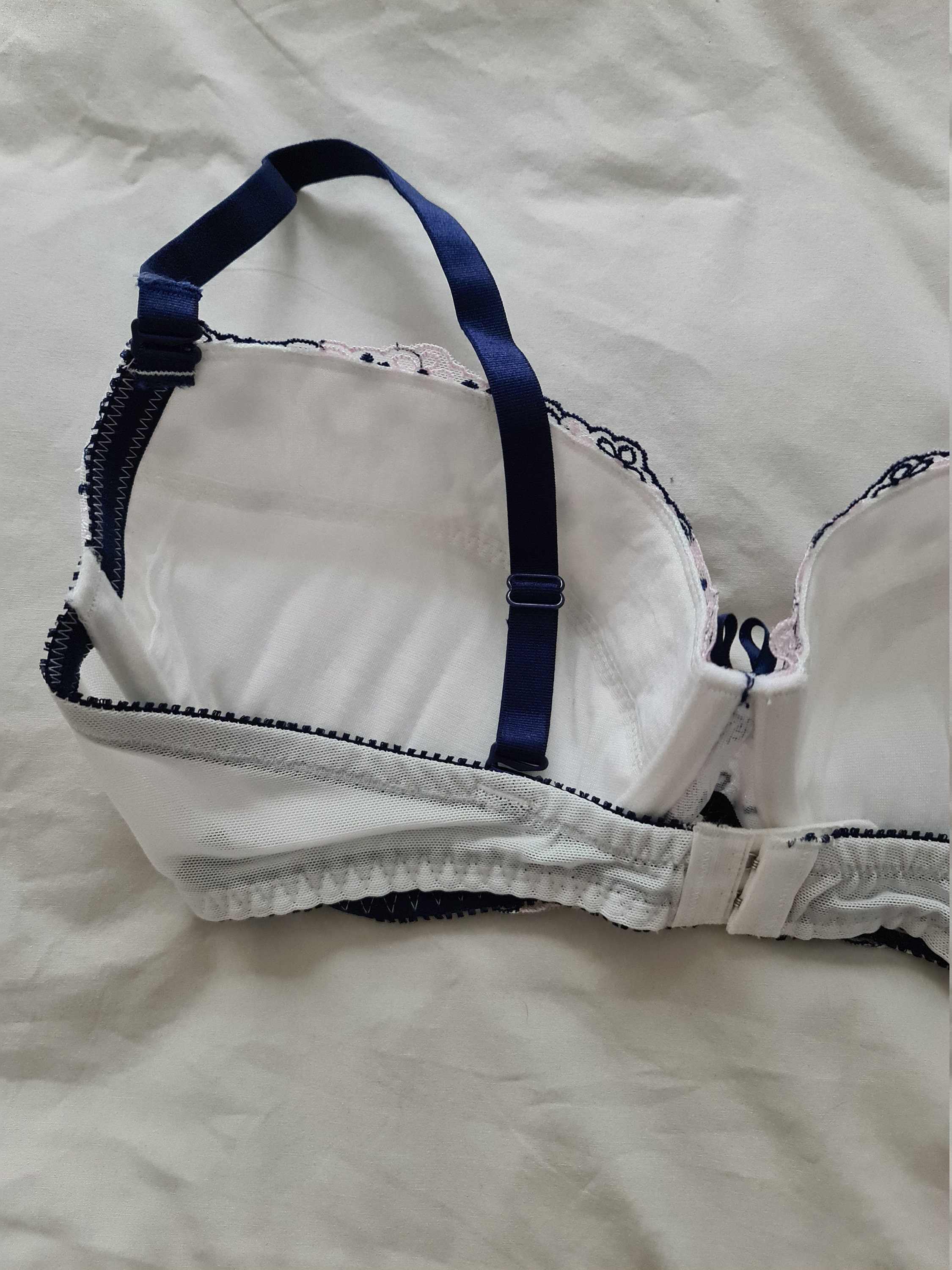 Vintage Bra From Japan size 14D Aus & 36D UK/US, Japan F80 