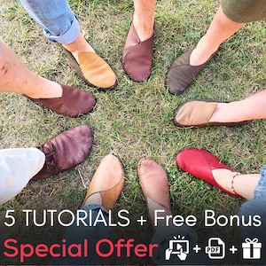 Può includere: Cinque paia di scarpe in pelle di vari colori, tra cui marrone, rosso e beige, sono disposte in cerchio su una superficie erbosa verde. Tutte le scarpe sono piatte e hanno un design semplice. Il testo "5 TUTORIAL + Bonus Gratuito Offerta Speciale" è visualizzato nella parte inferiore dell'immagine.