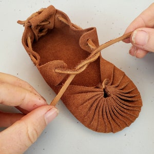 DIY ''Sun Sandals for Kids'' Video & PDF Tutorial + Patterns / Handmade Barefoot Sandals Puckered Toes/ Soft-Sole Leather Shoes