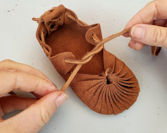 DIY ''Sun Sandals for Kids'' Video & PDF Tutorial + Patterns / Handmade Barefoot Sandals Puckered Toes/ Soft-Sole Leather Shoes