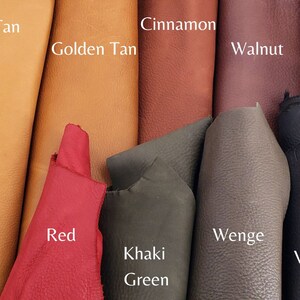 Pode incluir: Amostras de couro em v&aacute;rias cores, incluindo cinza quente, marrom claro, marrom dourado, canela, noz, preto meia-noite, vermelho, wengu&eacute;, verde c&aacute;qui, marrom muito escuro e roxo escuro.