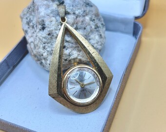 Working Vintage Sheffield Brooch Manual Wind Swiss Made Mint Condition 29mm Runs Vintage Sheffield Swiss-made 29mm Manual-wind Pendant Watch  main image 3