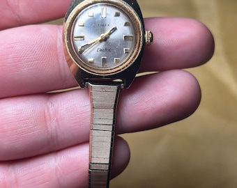 Working Vintage Q Timex Womens Watch Digital Gold Tone New 