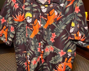Camisa de manga corta con botones y estampado floral de la colección Naruto Shippuden Y2K, con cuello, en excelente estado, talla mediana.