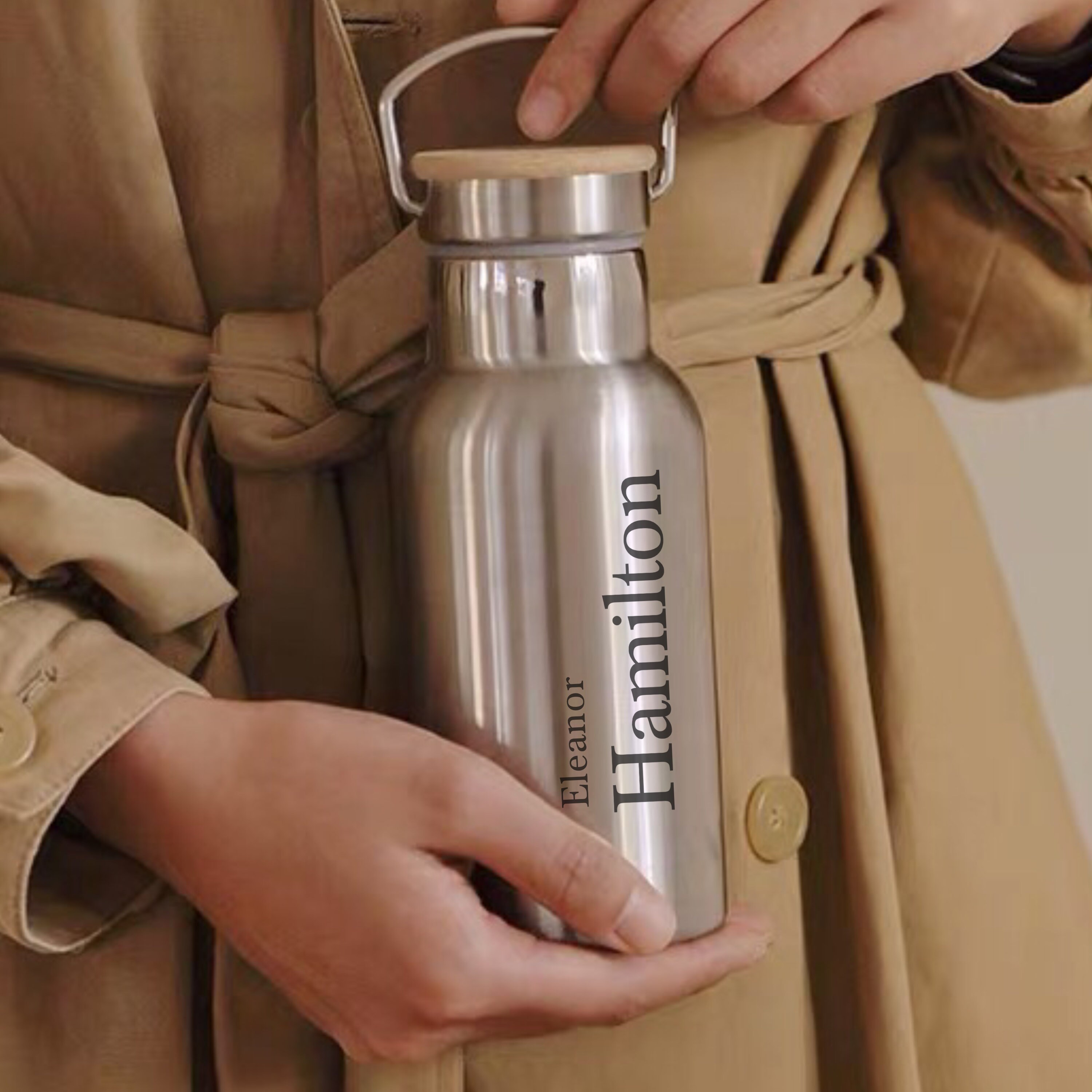 Personalisierte Thermo-Edelstahl-Wasserflasche mit Bambusdeckel für Kaffeeliebhaber, perfekt für warme oder heiße Getränke, umweltfreundlich