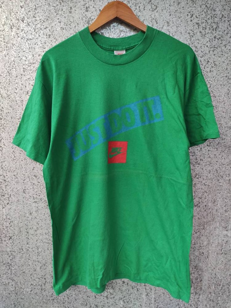 nike big logo t shirt
