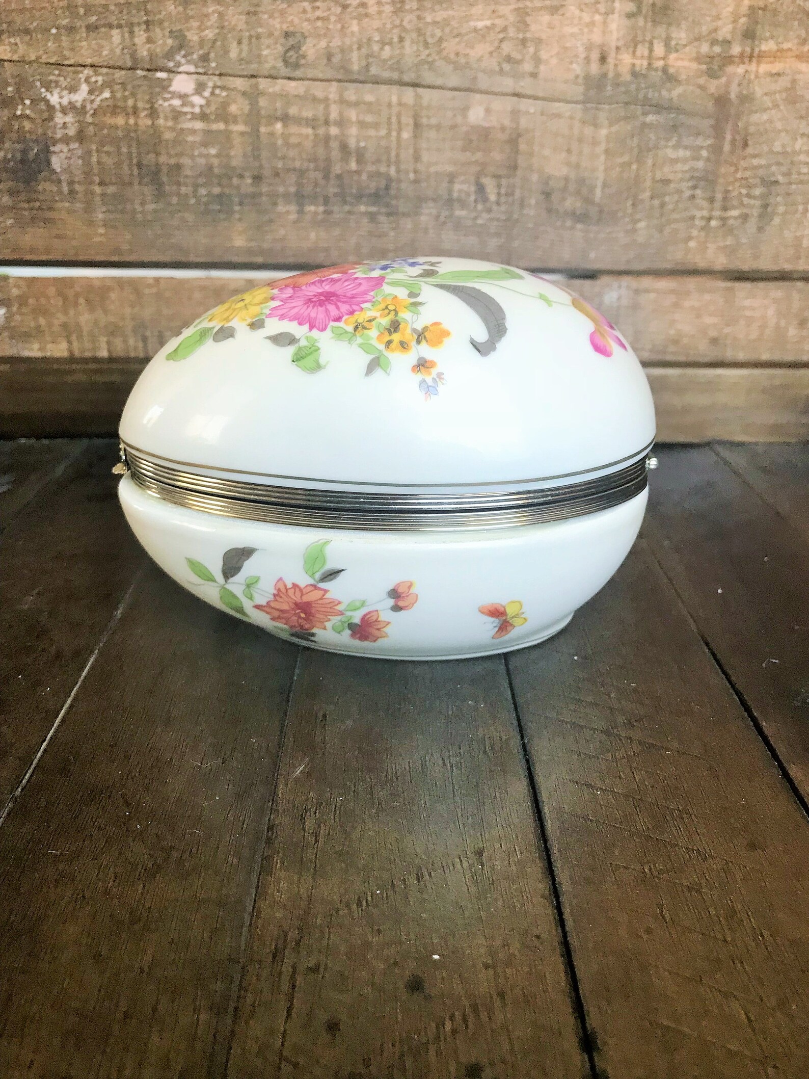 2 Ceramic Egg Trinket Boxes Set of 2 Hinded Lid Brass Etsy