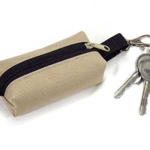 Schlüsselanhänger Mini Kastentasche beige Kosmetik Kopfhörer Kleingeld boxy bag Geschenk Männer, by BuntMixxDESIGN ©