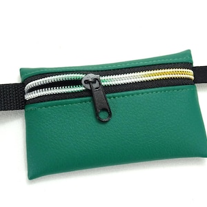 Täschchen Kunstleder grün, Zipper schwarz rainbow, mini Geldbörse, Kopfhörer Kleinkram. Schlüsselring Karabiner, by BuntMixxDESIGN ©