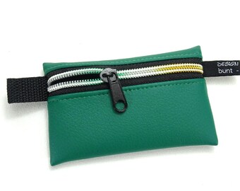 Green faux leather pouch, black rainbow zipper, mini wallet, headphones, small items. Keyring with carabiner, by BuntMixxDESIGN ©