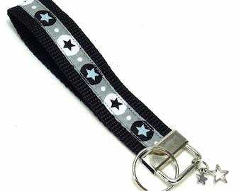 Keyring charm with 2 stars, grey, black, and white, handmade by BuntMixxDESIGN ©