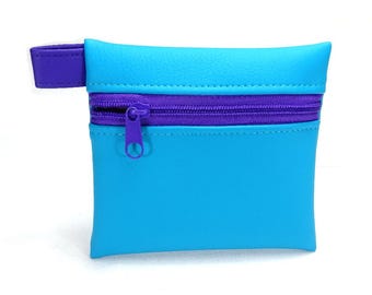 Small turquoise faux leather pouch with purple zipper, for cosmetics, wallet, headphones, and other small items. Keyring with carabiner, by BuntMixxDESIGN ©