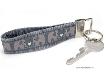 Keychain elephant gray with heart keyring handmade by BuntMixxDESIGN ©