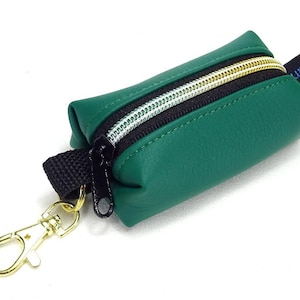 Täschchen mini-bag Kunstleder grün, Zipper rainbow, Inhalator Kleingeld Kosmetik Kopfhörer, handmade by BuntMixxDESIGN ©