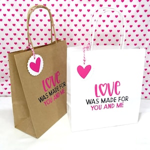 Confezione regalo sacchetto di carta kraft bianco marrone naturale etichetta regalo di San Valentino rosa CUORE Amore, fatto a mano da BuntMixxDESIGN ©