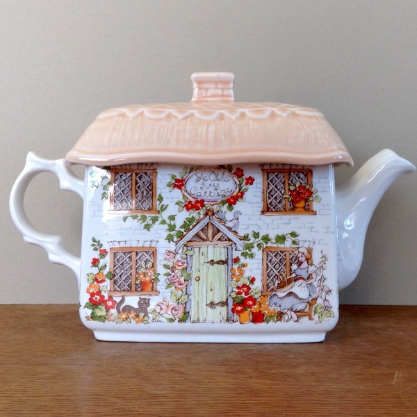 China tea pot, English tea pot, collector tea pot, cottage pattern, Sadler tea pot,