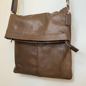 Danier Sac bandoulière en cuir véritable marron Sac à bandoulière pliable GUC