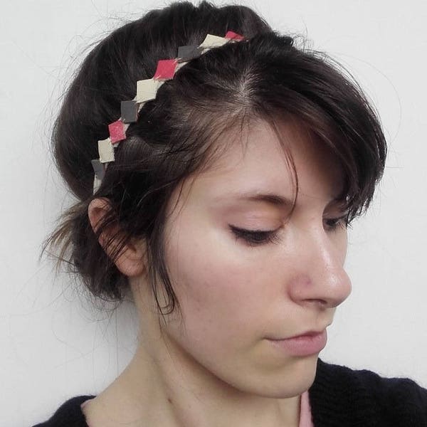 Head-band, serre tête, bandeau , turban cuir taupe, ivoire, corail, bijou de tête mariage, festival,cadeau femme, adolescente.