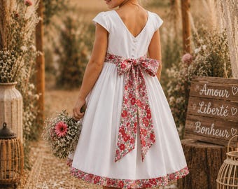 Robe petite fille cérémonie demoiselle d'honneur champêtre blanche et ceinture grand nœud fleuri rouge liberty, tenue enfant cortège,baptême