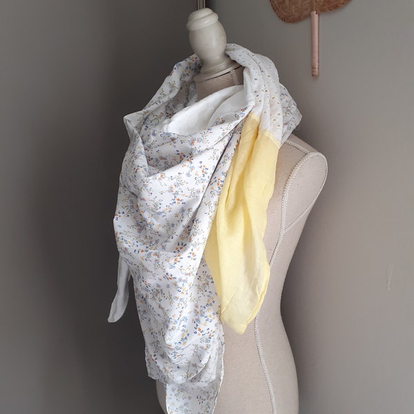 Maxi chèche femme coton demi saison fleuri blanc et uni jaune pastel, grand foulard automne shanna patchwork  pastel, étole légère bohème.