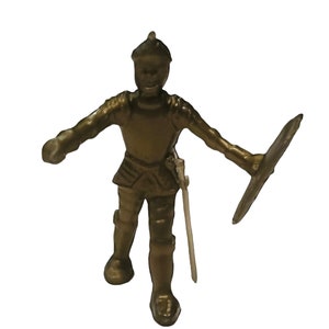 Medieval Knight vtg plastic toy figure England 1960s Britain marx Bronze shield