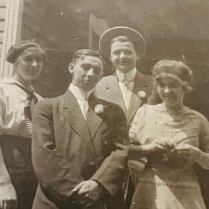 Antike Postkarte Ephemera Papier Sammelpostkarte Souvenir geteilte Rückseite Vintage Horror echtes Foto Geister Familie Portrait gruselig