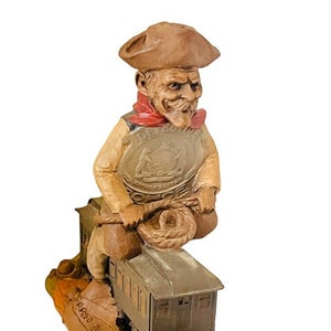 Tom Clark Gnome elf Figurine sculpture SIGNED Cairn vtg Fargo train locomotive