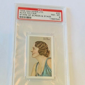 Gallaher LTD 1935 Cigarette Tobacco Trading Card Londres Virginia House Graded PSA 8 Estrellas Pantalla Escenario Alice Delysia #20 Nácar