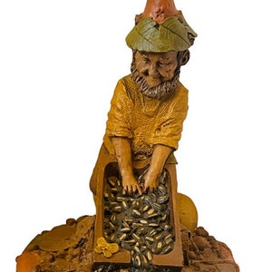 Tom Clark Gnome dwarf elf Figurine sculpture SIGNED Cairn Hitch Sunflower seeds