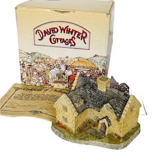 David Winter Cottage figurine sculpture Christmas Village Hine Cotswold NIB box