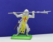 BRITAINS TOY SOLDIERS Deetail 1971 England uk metal plastic miniature vintage vtg mcm crusades crusader medieval knight pole spear helmet