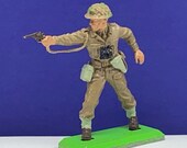 BRITAINS TOY SOLDIERS Deetail 1971 England uk metal plastic miniature vintage vtg mcm vietnam jungle camo camouflage pistol commander