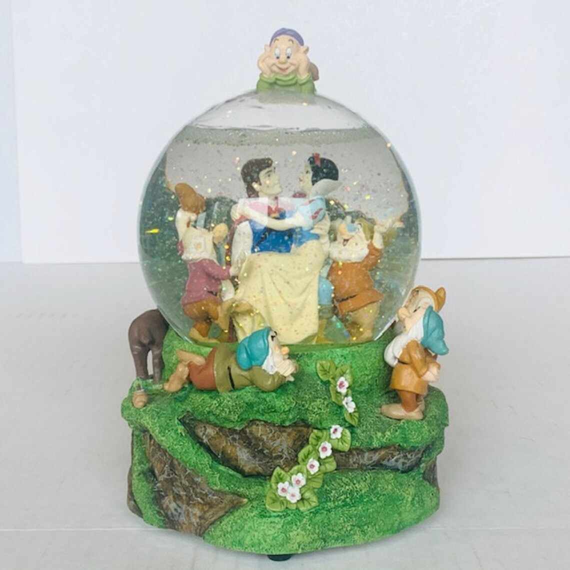 WALT DISNEY SNOWGLOBE Vintage Snow Globe Snowdome Dome Water Etsy