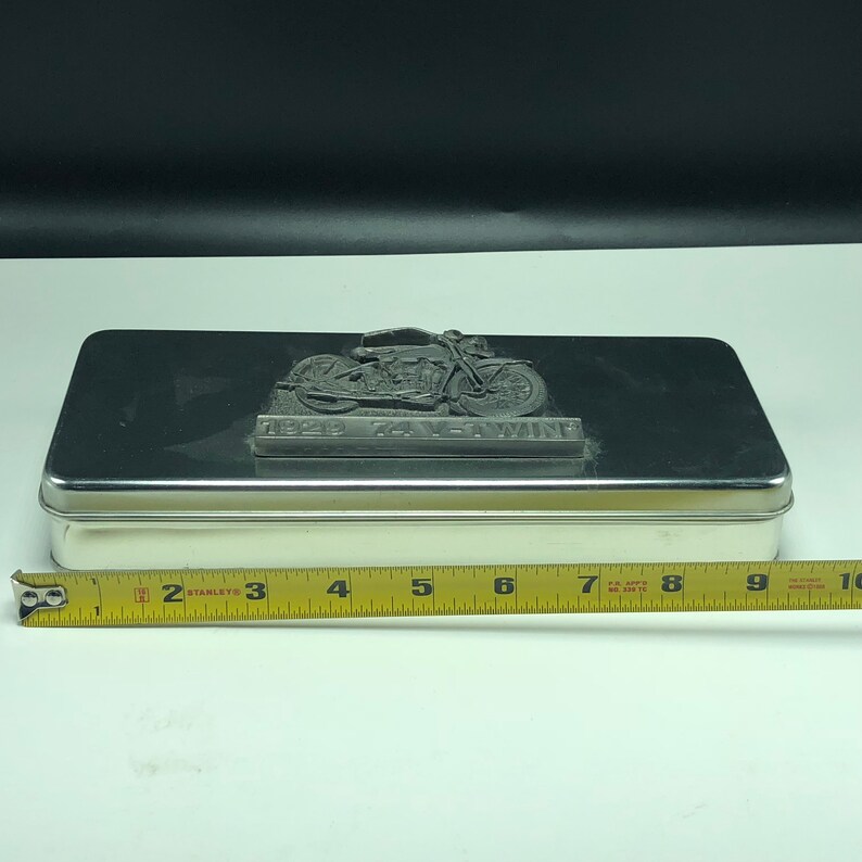 HARLEY DAVIDSON MOTORCYCLES 1995 vintage candy tin case metal box cycle advertising patsys candies emblem crest usa shield 1929 V twin 74