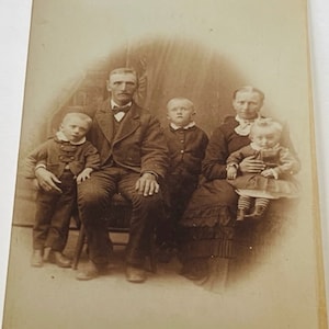 Antieke kabinetskaart Foto Foto Foto Creepy Haunted House spook eng portret Halloween ephemera vintage jaren 1900 familie gothic goth